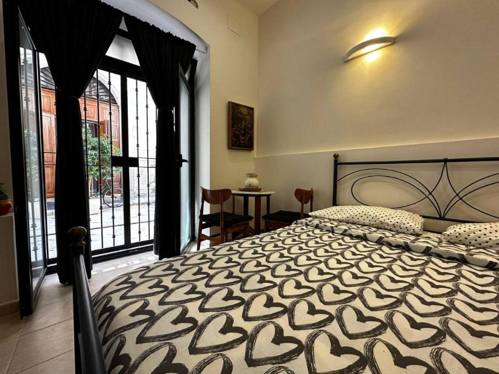 Enchanting Room In Bari Old Town Buitenkant foto